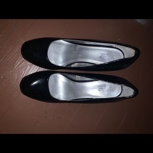 women’s dress shoes